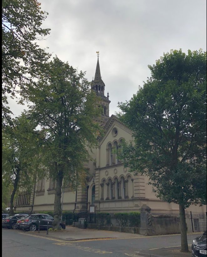YULEI333's tweet photo. The name of my group is Elms. Elms is an area in Belfast. There are many student apartments in this area, such as elms BT1, BT2, BT9, etc. Apart from the apartments, there is also the historical building Elmswood .#QUBMScBloggers @lisabeemagee https://t.co/DnGtAVSrSS
