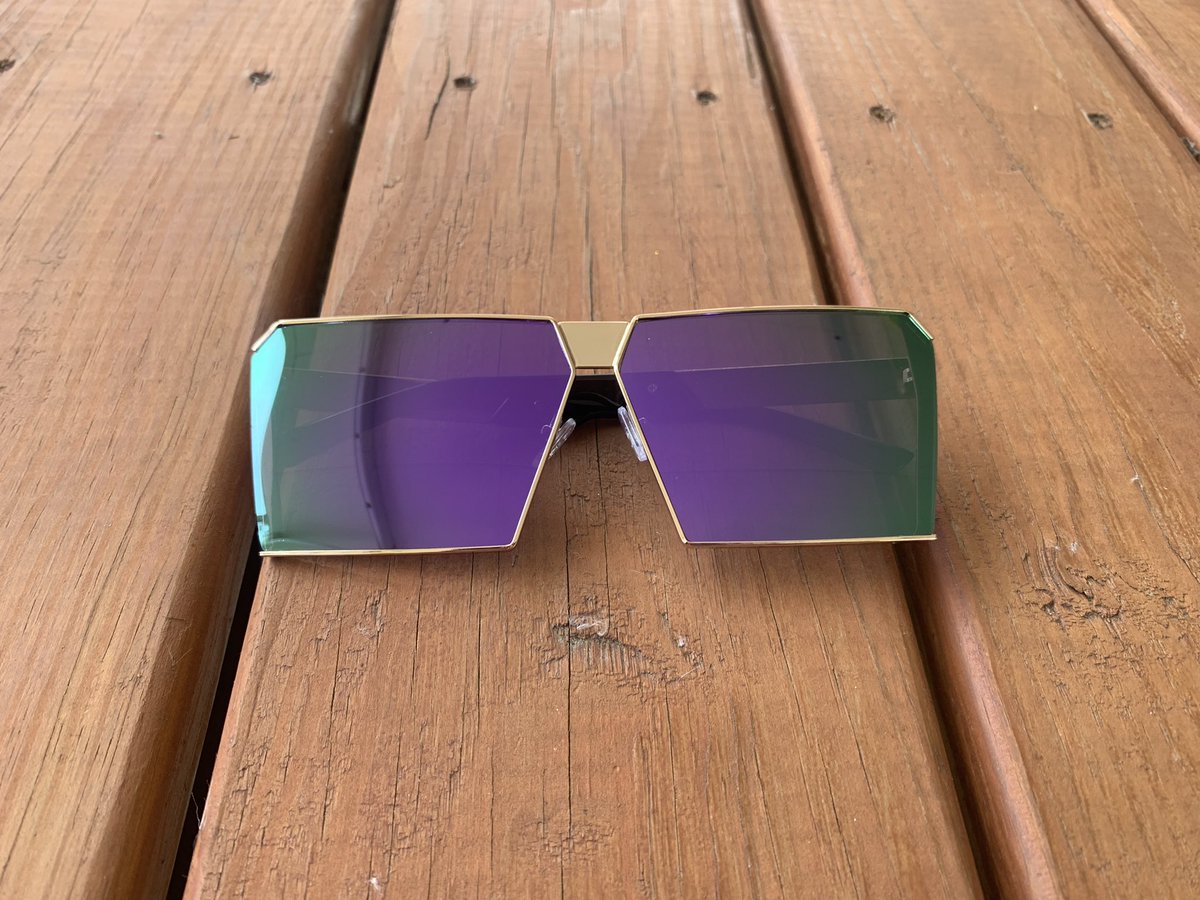 DiamondLush01's tweet photo. Two toned sunglasses https://t.co/0x40FLqz1W