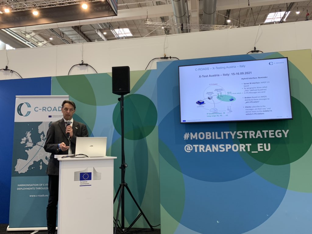 First C-ITS services are in operation on Europe’s roads - #ITSHamburg2021 @Transport_EU booth
@MartinBhm3 introduced the @cRoadsPlatform speakers talking about the current status-quo in France, Germany, Czech Republic, Italy and Austria