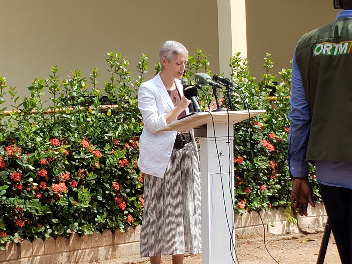 DDCMali's tweet photo. Pour mieux soutenir le développement des chaînes de valeur de la filière #lait, la @DDCMali, à travers @VSFSuisse, met à la disposition des producteurs de #Mopti une Unité mobile laitière.  La cérémonie était présidée par le Ministre délégué en charge de l’élevage et de la pêche. https://t.co/2YNnZ3n5Ys