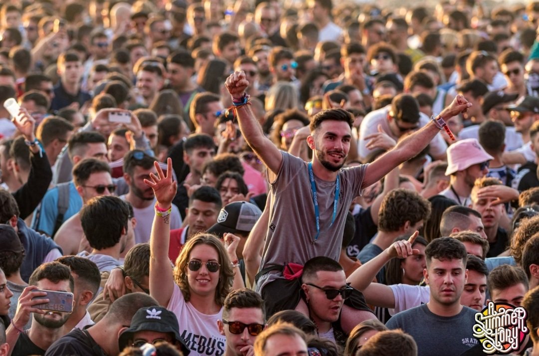 Amaneceres como nunca antes los habías visto💛

👉 ¡Muy atentos a nuestras redes!

#ASummerStory #ASummerStory2022