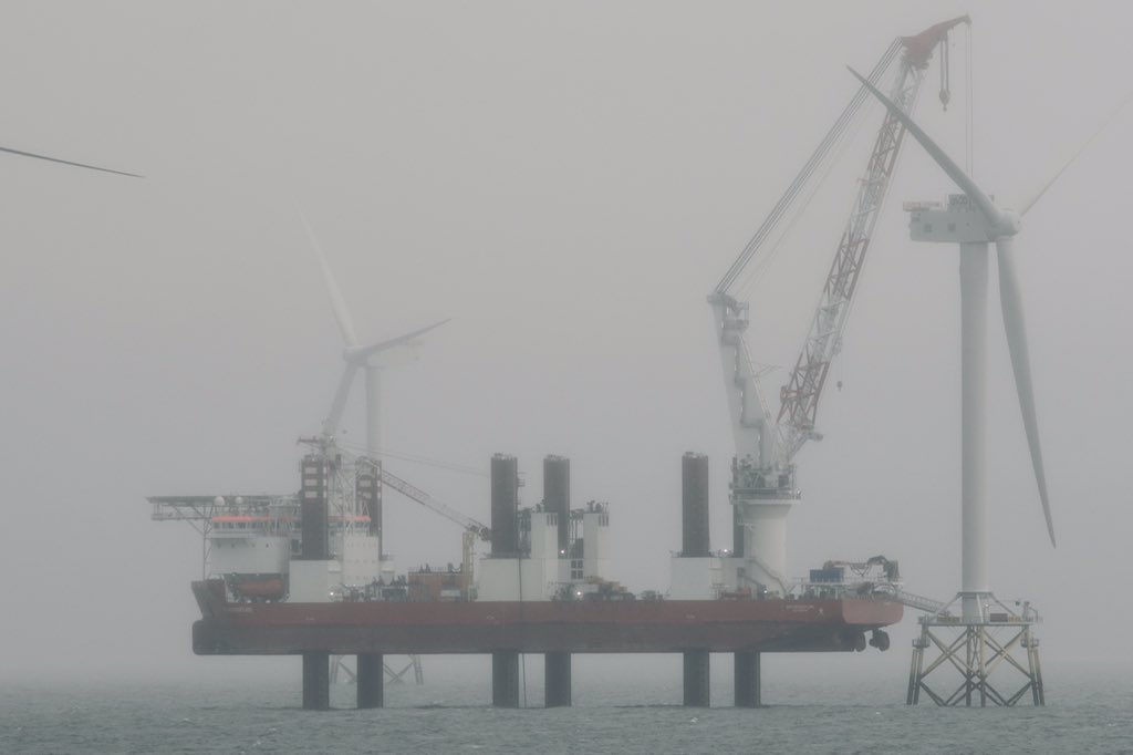 WixpixRob's tweet photo. So the removed traffic lights 🚦at the crossroads just before @PeelPorts #Heysham makes sense now 🤔

2x mobile cranes &amp; 3x HEAVY transporters 🚛 of @CollettLtd 
The presence of #MPIAdventure off shore..

New turbines, or just replacement blades 🤷‍♂️

📸WixPix@Sea https://t.co/MVBDBQbXmi