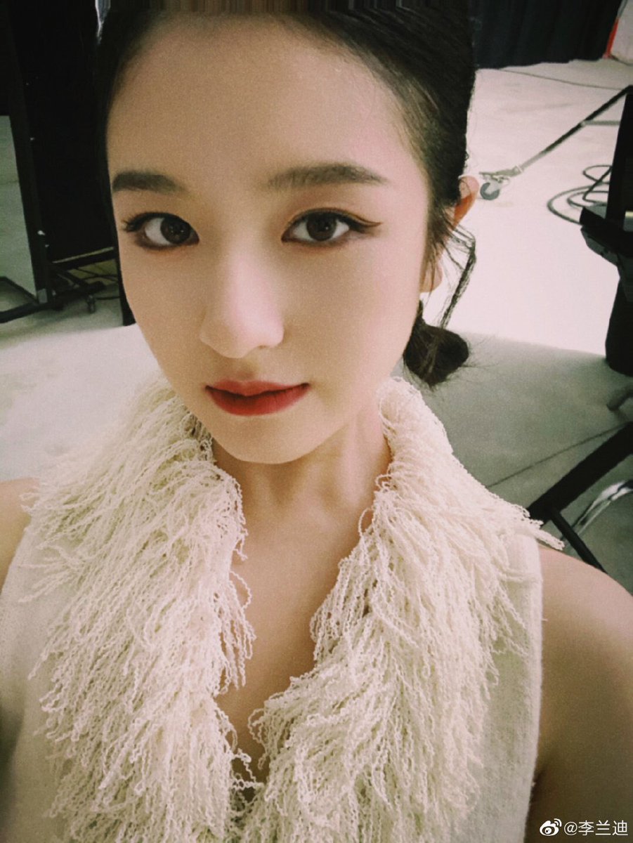 LILANDITH_'s tweet image. 🌥 𝐿𝑖𝑙𝑎𝑛𝑑𝑖 𝑊𝑒𝑖𝑏𝑜 𝑈𝑝𝑑𝑎𝑡𝑒

“กำลังส่งรูปภาพ #วาดฤดูใบไม้ร่วงไปด้วยกัน# #ขอให้สนุกกับดวงดาว#” 1/2

#หลี่หลานตี๋ #lilandi #landyli 
#李兰迪