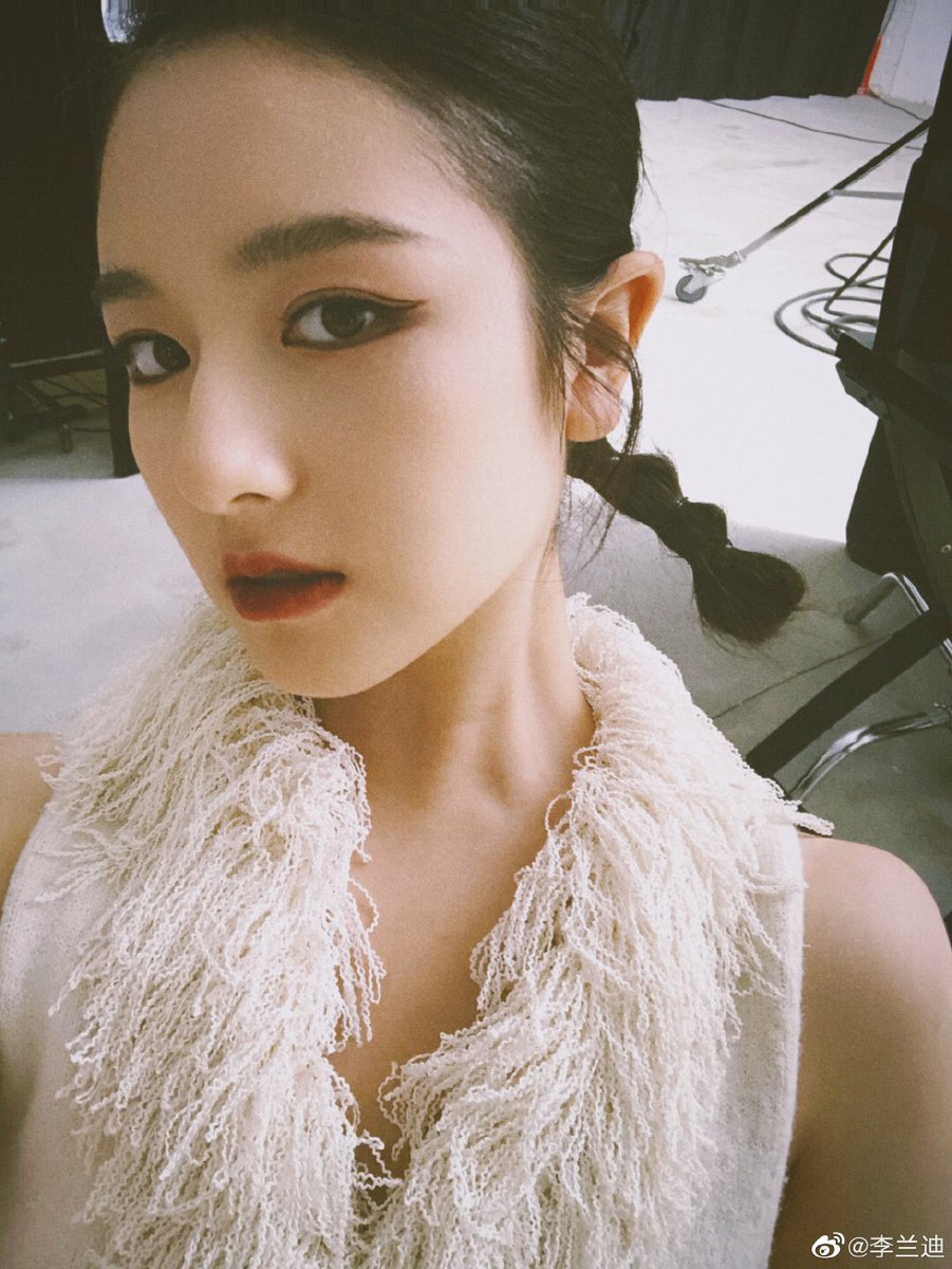 LILANDITH_'s tweet image. 🌥 𝐿𝑖𝑙𝑎𝑛𝑑𝑖 𝑊𝑒𝑖𝑏𝑜 𝑈𝑝𝑑𝑎𝑡𝑒

“กำลังส่งรูปภาพ #วาดฤดูใบไม้ร่วงไปด้วยกัน# #ขอให้สนุกกับดวงดาว#” 1/2

#หลี่หลานตี๋ #lilandi #landyli 
#李兰迪