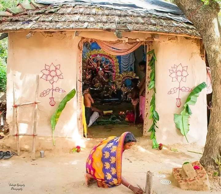samit_dash's tweet photo. Some unique pictures of devotion.
#DurgaPuja #ruralbengal
#jaymadurga https://t.co/LLQOAQoazc