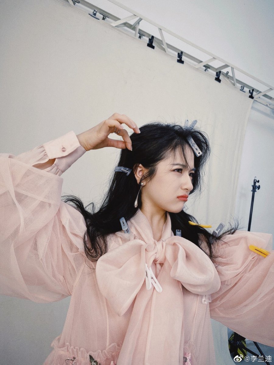 LILANDITH_'s tweet image. 🌥 𝐿𝑖𝑙𝑎𝑛𝑑𝑖 𝑊𝑒𝑖𝑏𝑜 𝑈𝑝𝑑𝑎𝑡𝑒

“กำลังส่งรูปภาพ #วาดฤดูใบไม้ร่วงไปด้วยกัน# #ขอให้สนุกกับดวงดาว#” 2/2

#หลี่หลานตี๋ #lilandi #landyli 
#李兰迪