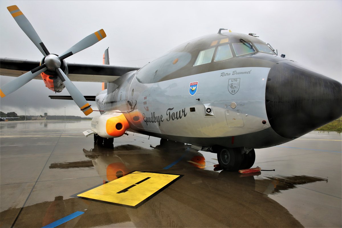 EATC_'s tweet photo. Today #EATC Commander warmly welcomed the crew of the @Team_Luftwaffe #C160Transall landed in @VlbEindhoven for their final farewell tour.
The #C160Transall was one of the main air transport capabilities at #EATC.... 
read more here ➡️ https://t.co/0N8WxRgnXE https://t.co/iJlOPDxJNz