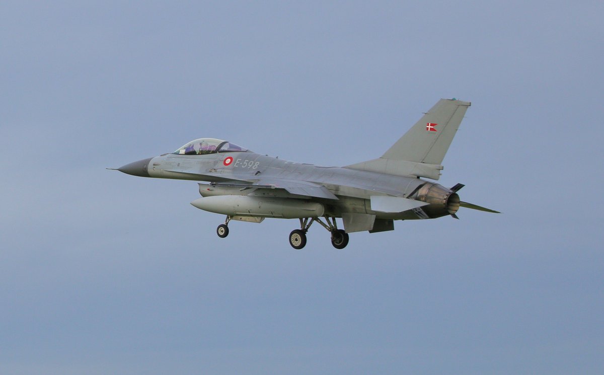 Danish F16 arrival, #RAFConingsby 12/10/21. @LincsSkies @ThePhotoHour #potn @CivMilAir #AvGeek @TheAviationist @TornadoFlying @ConingsbyUk @Uk_spotters @EGD307