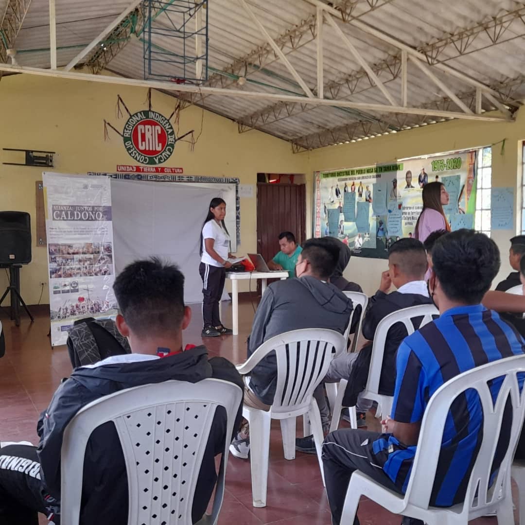 CaldonoPor's tweet photo. Hoy 12 de septiembre el Proyecto Alianza Juntos Por Caldono  continua generando espacios de #Convivencia y #Reconciliación  con #Jóvenes #Indígenas y #Campesinos del territorio.
#SomosLaPaz #ElFondoAvanza #PazDesdeLaBase #CineForo 
@FondoONUCol @CaldonoPor @ONU_es https://t.co/zvn3Bo23bm