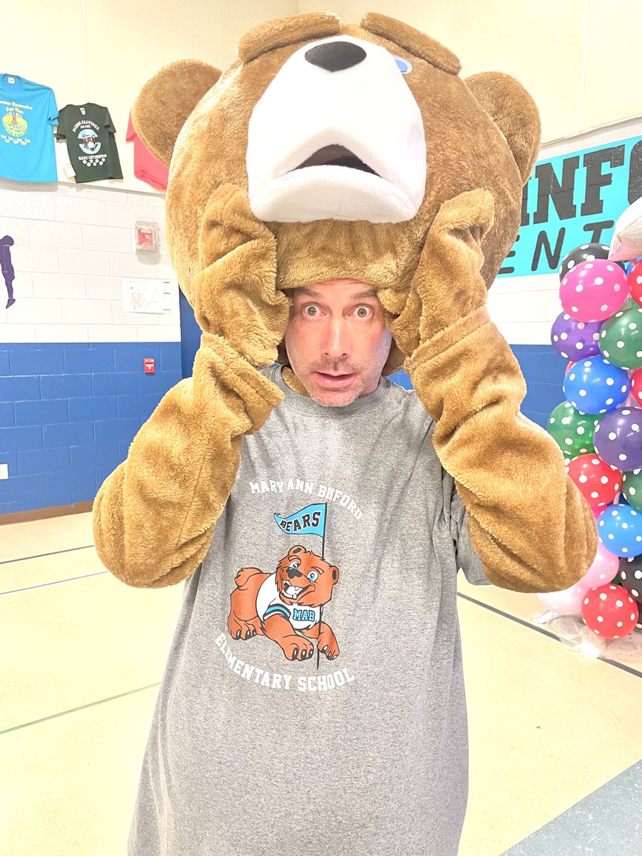 Teacher_wise's tweet photo. I cannot confirm nor deny that I may have or may have not been the bear today! #deanofcovidchronicles #kindercovidchronicles @maryannbinford https://t.co/2mVUbd7QCR