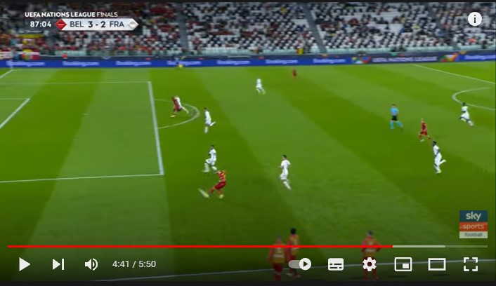 ManAboutTown_UK's tweet image. HOW?? How is France's goal onside and Belgium's offside?? #UEFANationsLeague #VARfail