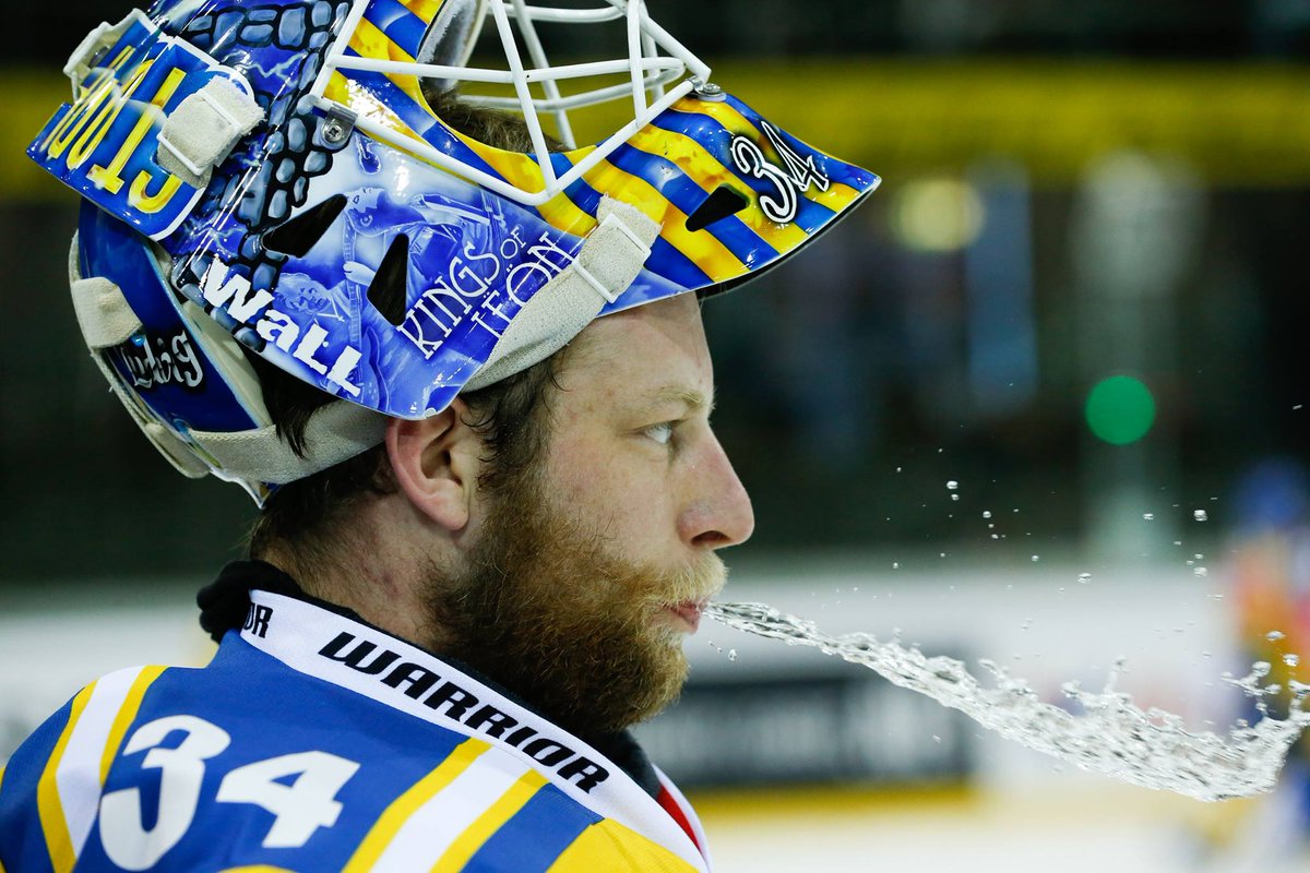 Dagens signing✍🏼Dagens gladeste målvakt🥅og dagens gladeste agent😀
Så glad for å kunne informere dere alle om at <a href="/Hestmann/">Robert Hestmann</a> er klar for <a href="/NybroVikings/">Nybro Vikings IF</a>.
Som du har kjempa Robert og det er så kul å ha deg på gang igjen😀
Masse med lykke til-dette blir super!💪
#2hockey