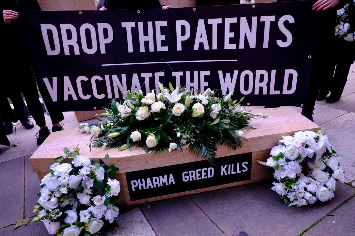 Global Justice Now (@globaljusticeuk) on Twitter photo Today is a #DayofShame for <a href="/BorisJohnson/">Boris Johnson</a> @TrussLiz @AnnieTrev and the whole UK government.
3.7m have died in the year the UK has spent blocking a patent waiver on Covid-19 vaccines.
Tomorrow they have a chance to change course.
#TRIPSwaiver #PeoplesVaccine
📷 Jess Hurd Today is a #DayofShame for <a href="/BorisJohnson/">Boris Johnson</a> @TrussLiz @AnnieTrev and the whole UK government.
3.7m have died in the year the UK has spent blocking a patent waiver on Covid-19 vaccines.
Tomorrow they have a chance to change course.
#TRIPSwaiver #PeoplesVaccine
📷 Jess Hurd
