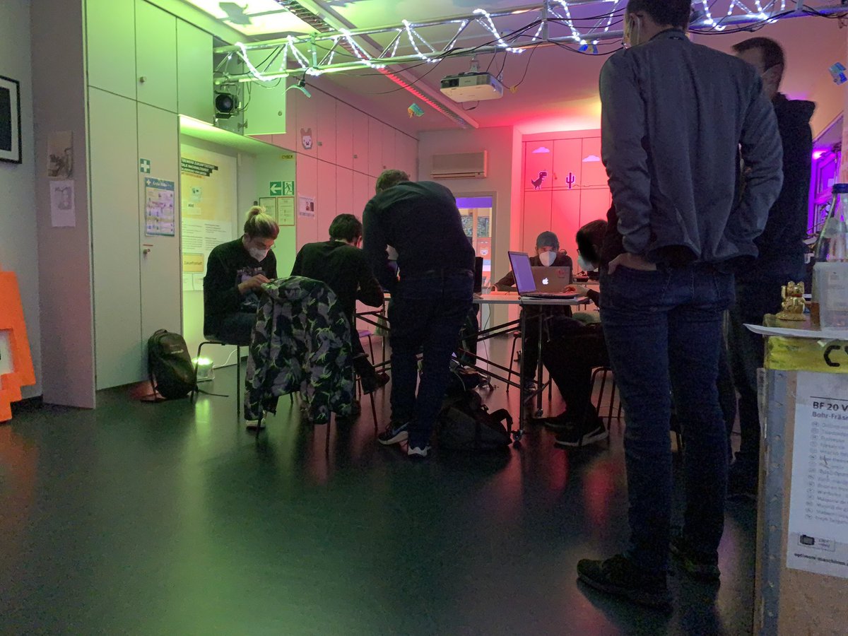 temporaerhaus (@temporaerhaus) on Twitter photo Was geht so im Hausi? Heute sind wir wieder mit dem <a href="/jhacktulm/">Jugend hackt Ulm</a> Lab am Start: es wird gecodet und 3D-gedruckt … #jugendhackt Was geht so im Hausi? Heute sind wir wieder mit dem <a href="/jhacktulm/">Jugend hackt Ulm</a> Lab am Start: es wird gecodet und 3D-gedruckt … #jugendhackt