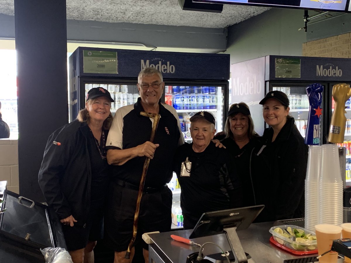 eimac416's tweet photo. Cane Guy is back working his magic on MB2 in section 141 for Game 4. ⁦@whitesox⁩ #LetsGo https://t.co/K07Xv8REtl