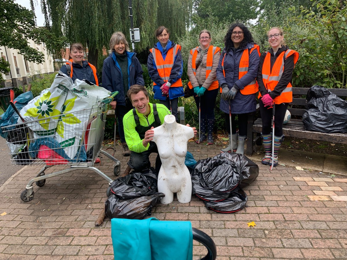 HarP_pickers's tweet photo. A shocking haul for our trusty volunteers this month when they hauled a female mannequin out of the river #riverwelland !! also 2 supermarket trolleys, 2 traffic cones, 3 footballs, 6 assorted signs, 10 full bags of rubbish #litterpick #marketharborough https://t.co/U0pocl3ZXP