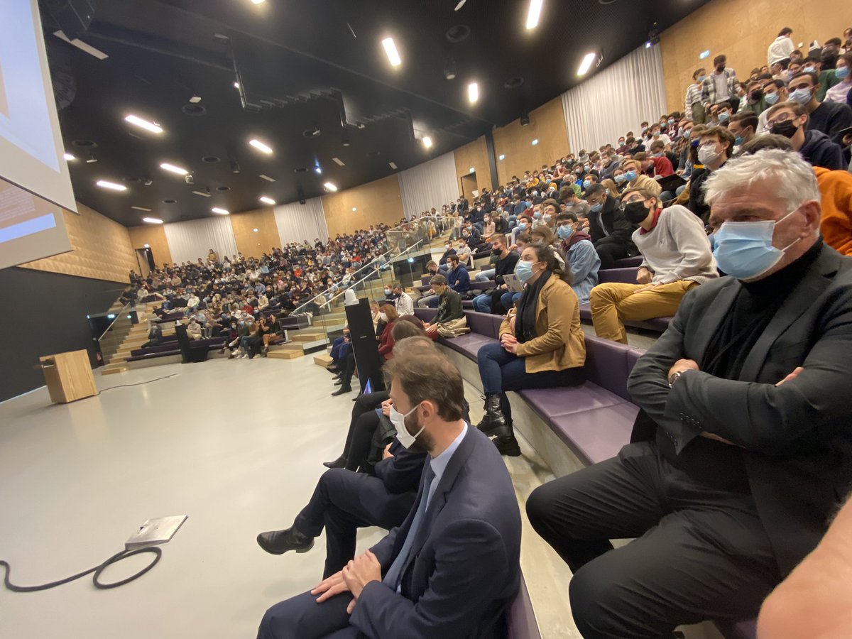 ProcureurEvry's tweet photo. 1/2 
Abus sexuels à @centralesupelec 
➡️ Le parquet d’Evry à l’initiative 
⚖️ Déplacement à l’école avec le colonel Sublet @Gendarmerie_091, l’association d’aide aux victimes @mediavipp et le psychiatre Dr Forissier pour encourager les victimes à sortir de l’anonymat. https://t.co/YMytF60Bl4