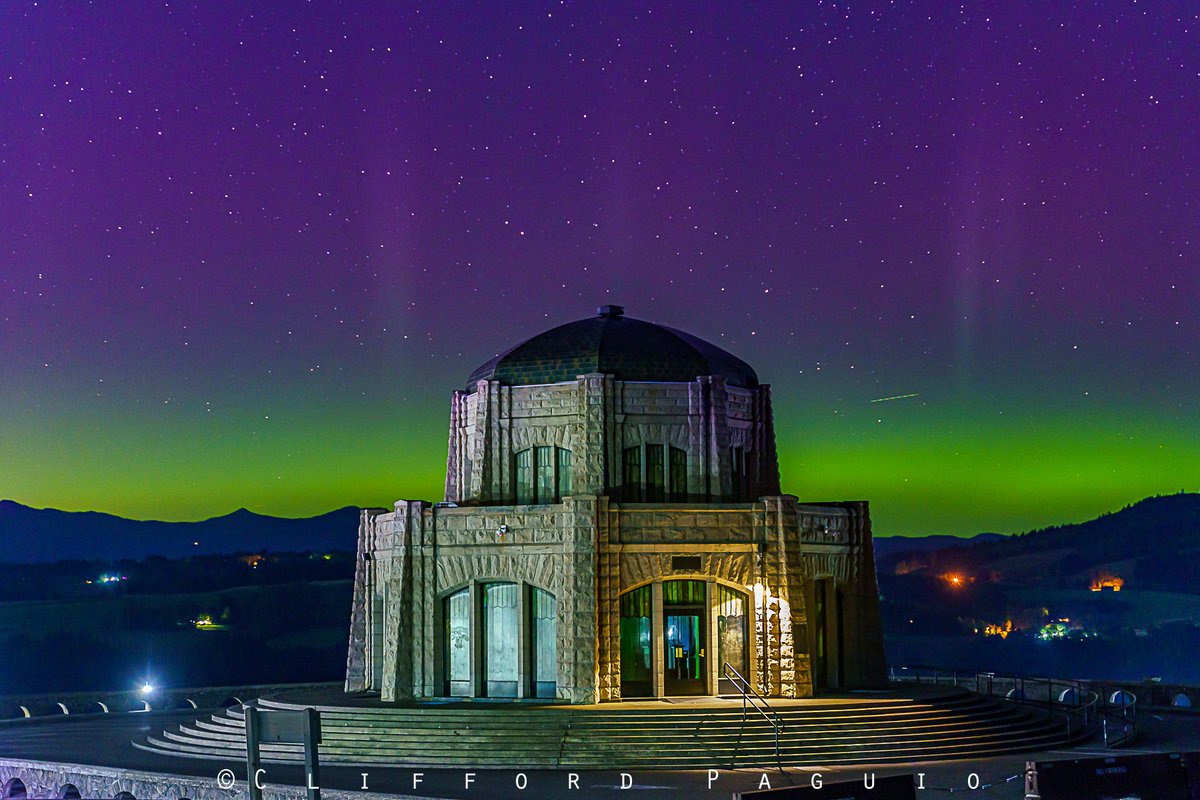 KATUNews's tweet photo. INCREDIBLE! 🤩 Check out these stunning views of the Northern Lights at Vista House in the Columbia River Gorge last night!
Thanks to @clifford_paguio for sending them in!

Did you see the aurora? https://t.co/8KNe5ny6YS https://t.co/am1OCPrUdK