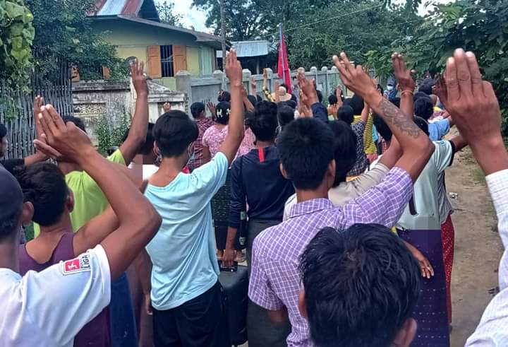 sggrvlyouth's tweet photo. #Myaing Township Basic Education General Strike Committee and the people in the northern zone staged a full-scale anti-coup protest movement to overthrow the military dictatorship in this evening .

#ASEAN_RejectSAC
#Oct12Coup
#WhatsHappeningInMyanmar https://t.co/cc3XKdn4va