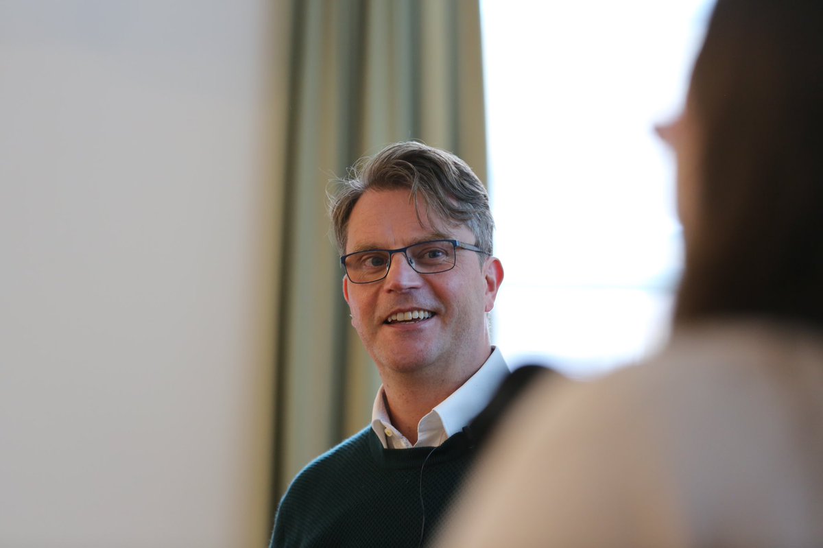 RHPL_UK's tweet photo. Dr @derren_ready with his talk, ‘Staphylococcus capitis, the new is on the environmental block?’, at The Environment Network #EN2021 https://t.co/MWYtP1BtfB