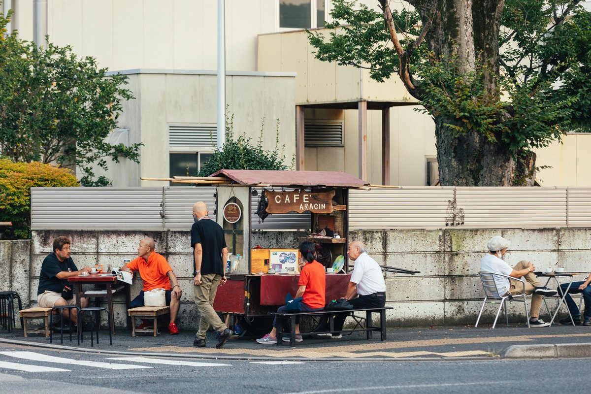 Popeye 最新号では コーヒーを巡る冒険 と題し コーヒーにまつわる気になる話題をアレコレ取材して回ったコラム集も まずは栃木県足利市で50年続くコーヒー屋台 カフェ アラジン へ メニューはコーヒーのみ ネルは50年もの 近々移転するらしく