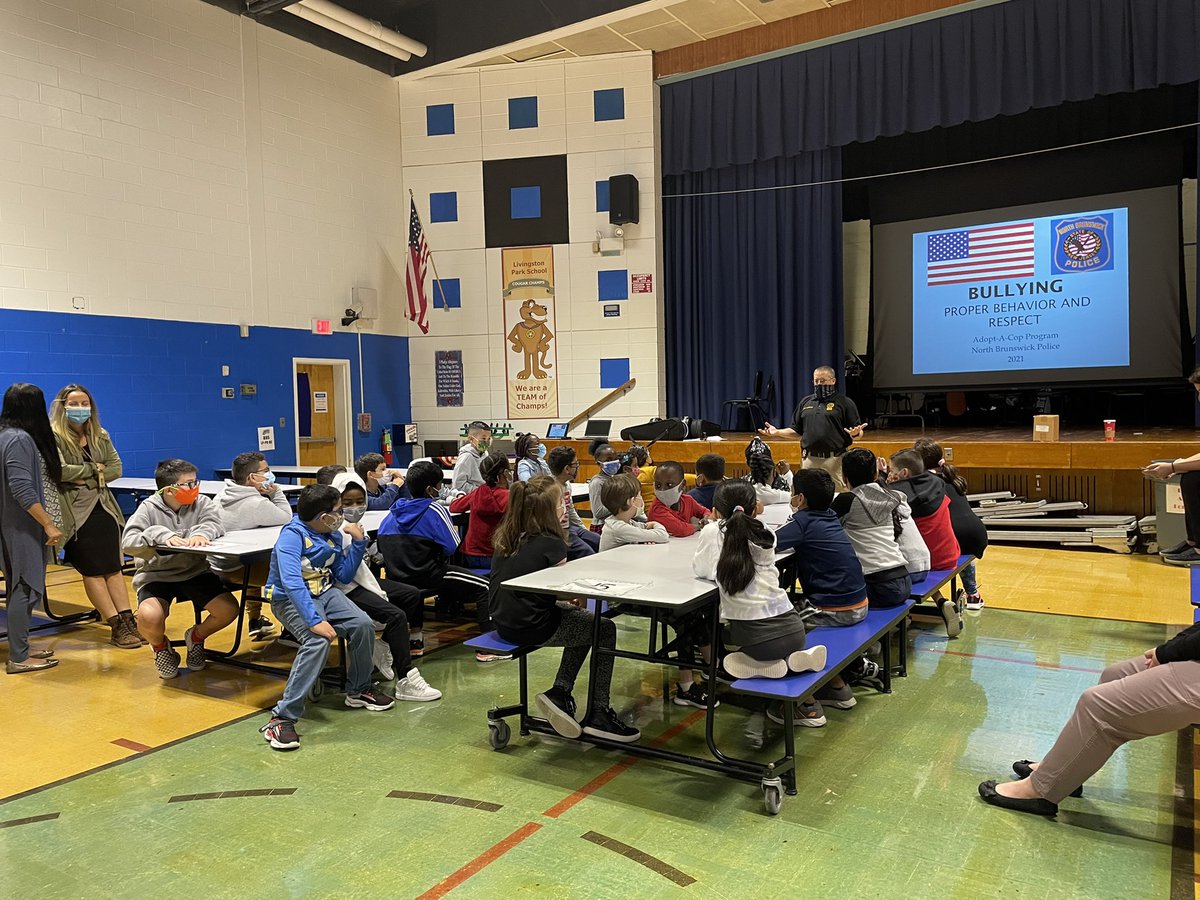 MrSeanBrown_'s tweet photo. This #BridgeKid is enjoying the Adopt-A-Cop program with her third grade buddy class #whyLP #truenorthbrunswick https://t.co/q7QwSV46cE