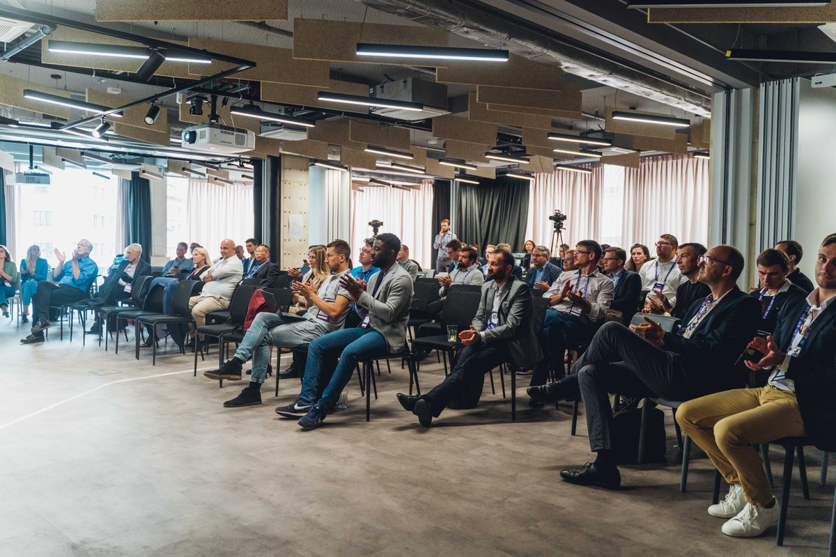 disraptors_com's tweet photo. 1st round of this years' @SWC2021  – the V4 finals. 🇨🇿🇵🇱 🇭🇺🇸🇰
We networked, some judged, others competed, and workshopped... we all had fun! 
Startups @tatum_io and @readmioapp  had won &amp; continued to the European finals #swcsummit that followed the next day. https://t.co/ZJxlRBbYH1