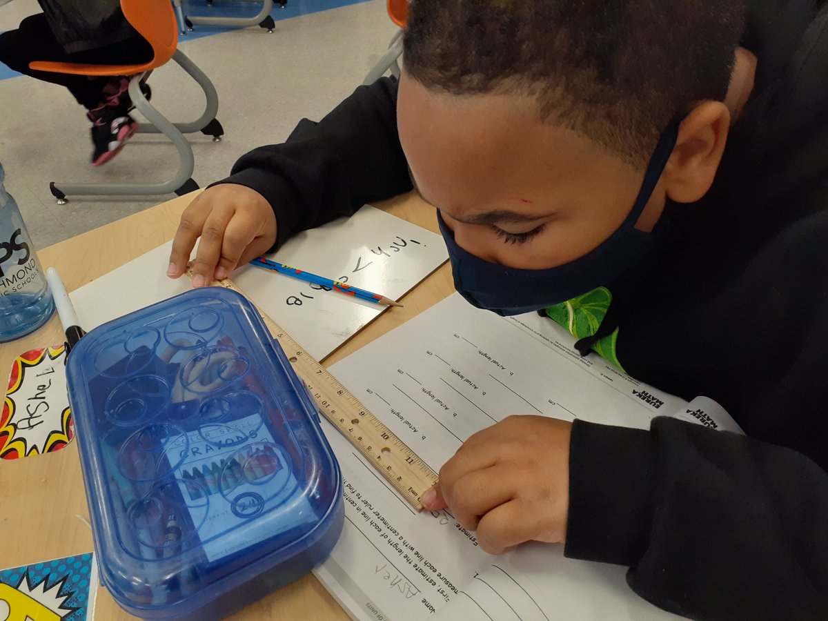 MathWithMsD's tweet photo. Grade 2 students at Henry L. Marsh were exploring measurement using centimeter cubes and centimeter rulers.  This Eureka lesson was packed with hands on activities and real world experiences. https://t.co/ti8WRxxPiL
