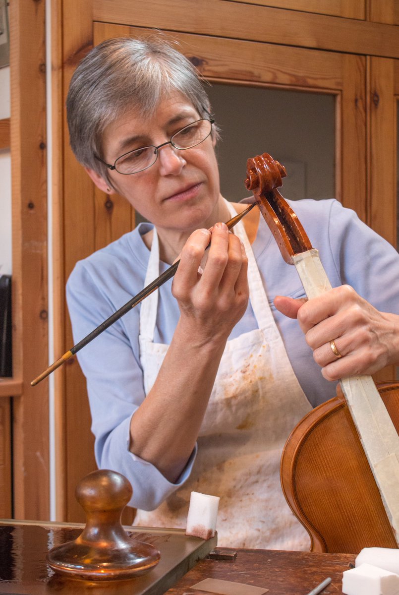 rosl1910's tweet image. Mass-produced instruments won’t suffice for serious musicians. Leading violinmaker Helen Michetschläger tells Abi Millar about the traditional techniques involved in hand crafting a high-quality violin

bit.ly/3aw0WqE

#ROSLAMC #Violin #ClassicalMusic