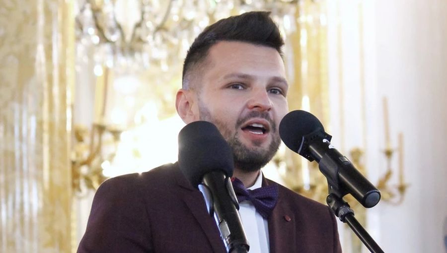 kmy_pl's tweet photo. Dariusz Martynowicz z Małopolskiej Szkole Gościnności w Myślenicach, nauczycielem roku https://t.co/AUNl1dFwz2 przez @kmy_pl 

#nauczyciel #Myślenice https://t.co/gsOiZeiyXj