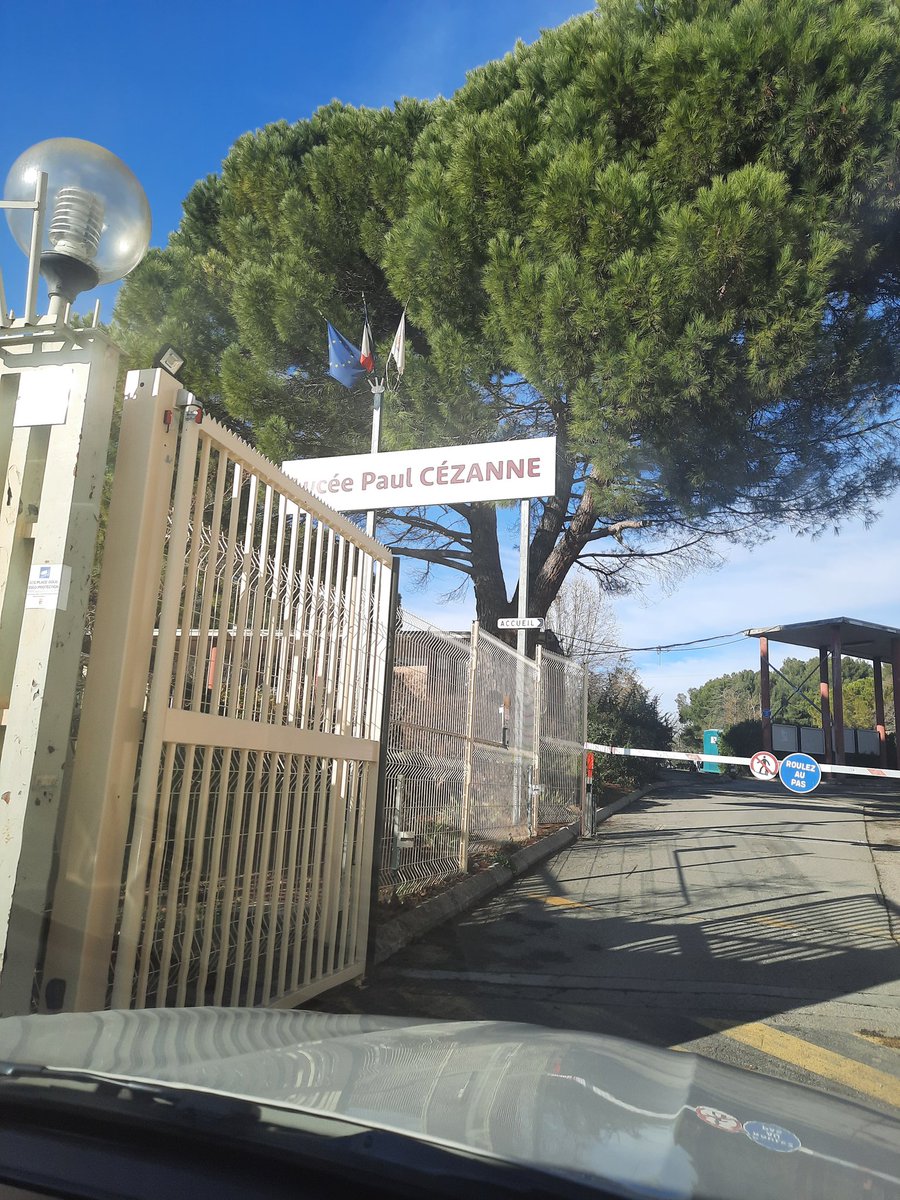 LeBras78173605's tweet photo. Les délégués de la @FSUregionSUD à la rencontre du personnel du lycée Paul Cezanne avec l'équipe d'après-midi de la @MaRegionSud https://t.co/V6SkcWbfkV