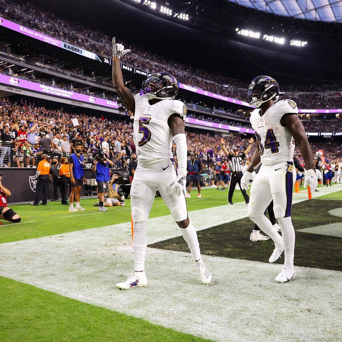 Stats Hollywood brown is top 25 in
Yards-8th (451)
Receptions-18th (28)
Yards per reception-17th (16.1)
Touchdowns-2nd (5)
Big plays-2nd (9)
Yds/Game-8th (90.2)
YAC-25th (152)
First Downs-16th (18)