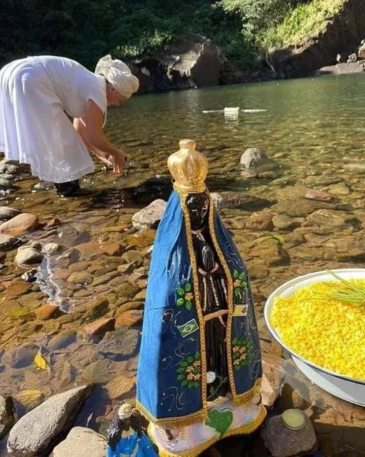UmbandaTt's tweet photo. E por onde eu for, O meu amor por Oxum não irá acabar... A Fé irá me guiar. 🌻💛 Quando a tristeza invade meu corpo,  Eu clamo a Oxum...Quando as lagrimas invadem meu rosto, Eu clamo a Oxum... 
Quando a felicidade chega em minha vida, Eu agradeço a Oxum! https://t.co/EieD9EEniN