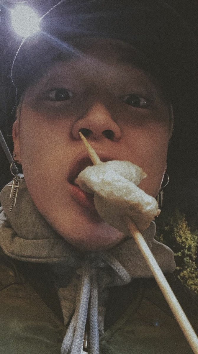 ellasari09's tweet photo. Happy Birthday pria tersoft yang aku kenal. Tetap jadi jimin yang kita kenal ya 😘
#JIMINDAY https://t.co/sSVb4eWEfa