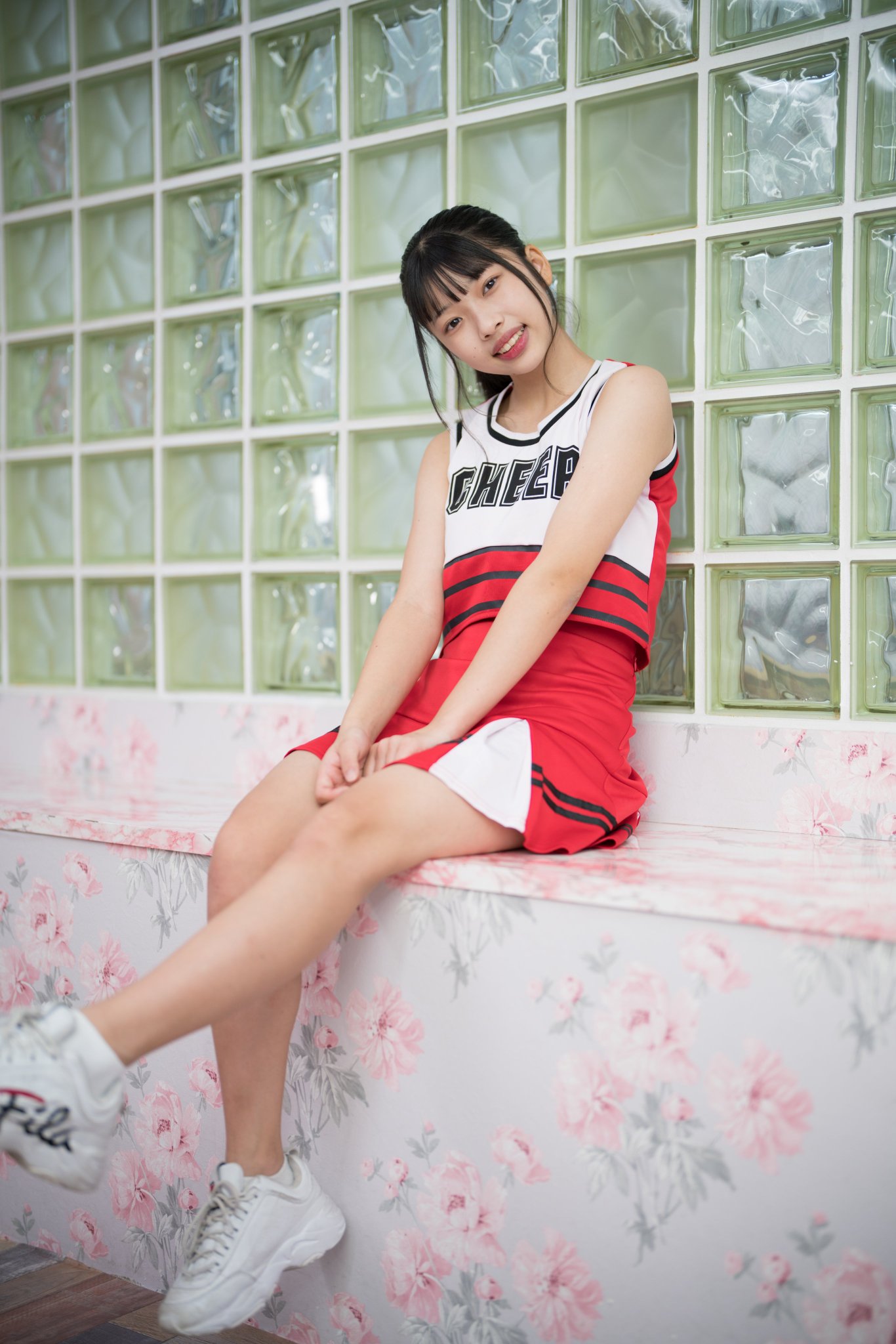 みお FBgJg6JXoBkGTCy.jpg:large