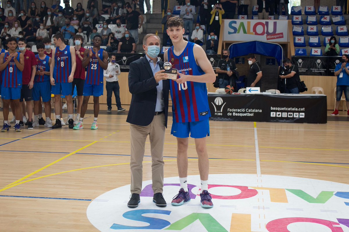BasquetPro's tweet image. Agustín Ubal (Base/2.00m/03) se consagró campeón y MVP de la Liga Catalana con el equipo filial de @FCBbasket.
En la final ante CB Salou anotó 21pts en 20 minutos, incluyendo 3/4 en triples, 5/7 en dobles y 2/2 en libres.

¡Felicitaciones @agus_ubal!