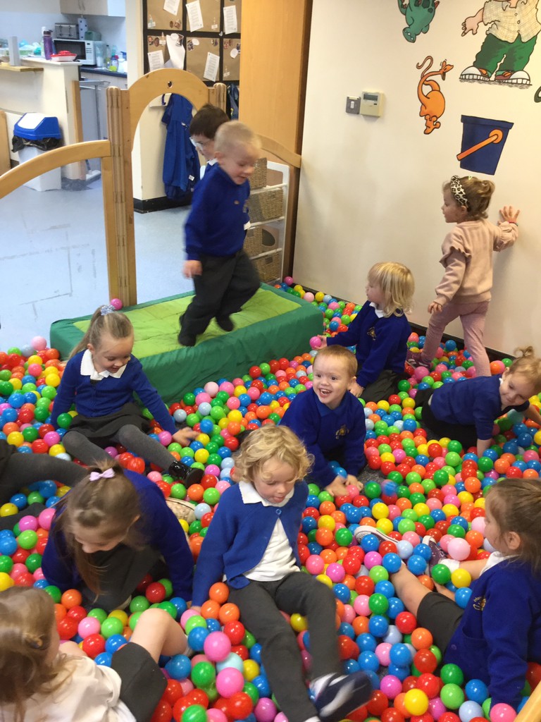 Caister_Infant's tweet photo. Today our Nursery pupils are enjoying playing in their newly stocked ball pit thanks to @Tesco Great Yarmouth Community! https://t.co/SPsUU9Zg87