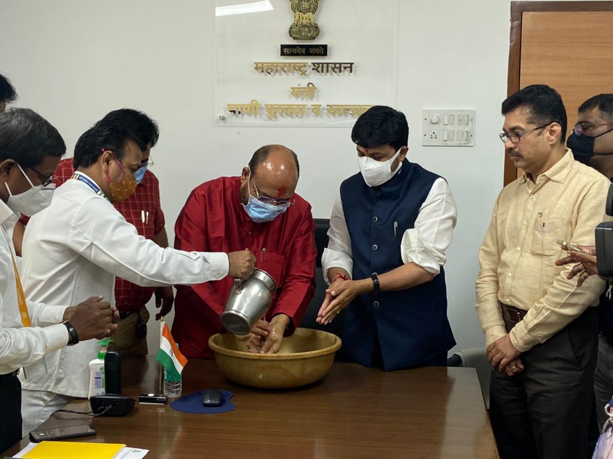 Honorable Minister Mr. Gulabrao Patil and State Minister Mr. Bansode inaugurated #HandWashing video created by <a href="/UNICEFIndia/">UNICEF India</a> #maharashtra. He also demonstrated the process with soap officially launching #ghd2021 ! Thank you for your support sirs!
#ourfutureisathand #ForEveryChild