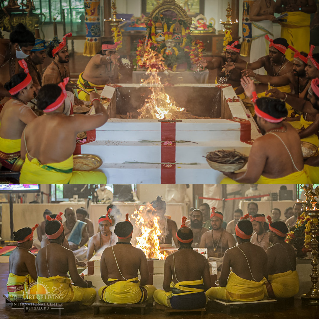 ArtofLivingIC's tweet photo. Maha Rudra Homa was performed earlier this morning in presence of Gurudev @SriSri at The Art of Living International Center, Bengaluru.

In this homa, Lord Shiva is invoked in two kalash signifying the honouring of masculine &amp; feminine aspects of divinity. https://t.co/KcydbjSXKj