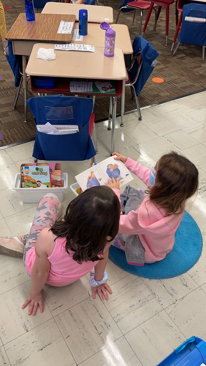 MrsHansenFRSD's tweet photo. Elbow to elbow, knee to knee, I’ll read to you and you read to me! Practicing Partner Reading in 1st grade! #RHRaccoons @MrsHendricks @FlemRarSchools @RobertHunterES https://t.co/QO6lPaDAbE