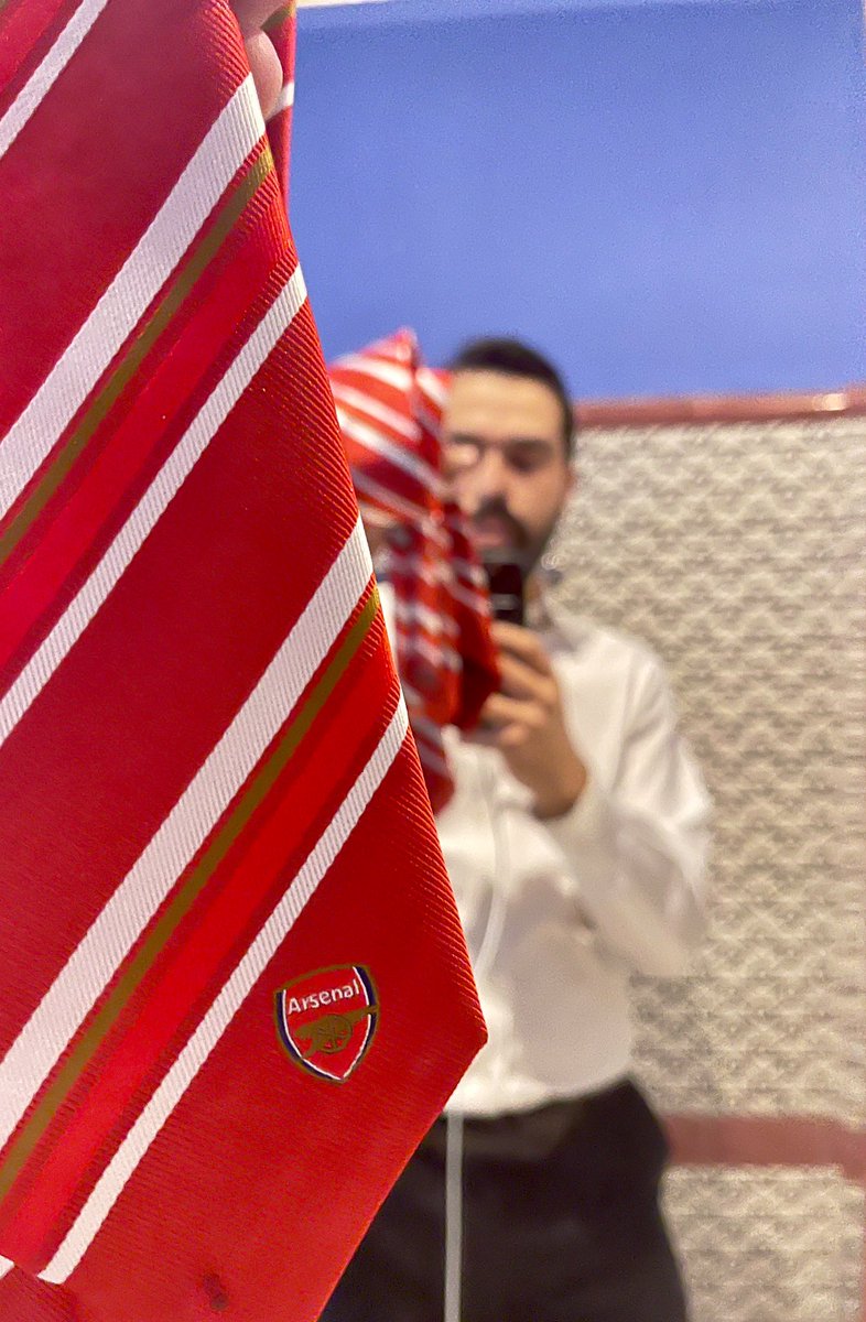 AlvarezMaynez's tweet photo. Hoy toca ir de gala al trabajo @Arsenal #YeahGunnersYeah https://t.co/sm6eOmXhmK