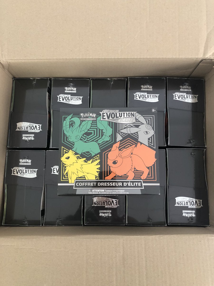 JSAV992's tweet image. @Pokecop_ 1ere livraison Amazon #pokemon #eb07