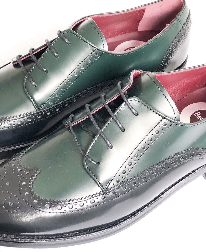 beatnikshoes's tweet photo. Two-Tone Bluchers Ethel Green on Black @beatnikshoes Handmade in Spain. Fully lined in leather. Sewn Leather sole. Free Shipping across the EU. Now, just € 159. #bluchers #beatnikshoes #brogues #oxfords #twotoneshoes https://t.co/nM2Mse3UHj