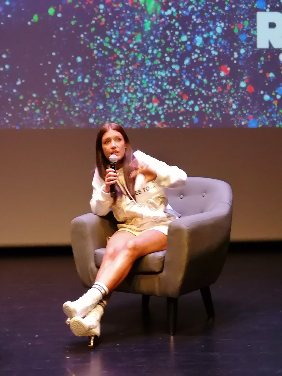 MChantecaille's tweet photo. Dans la belle série des rencontres du Festival International du Film de La Roche-sur-Yon, après-midi avec Adèle Exarchopoulos : une heure d'échanges et présentation de son dernier film "Rien à foutre" d'Emmanuel Marre et Julie Lecoustre. #festfilmlrsy https://t.co/w6fnGsVYsn