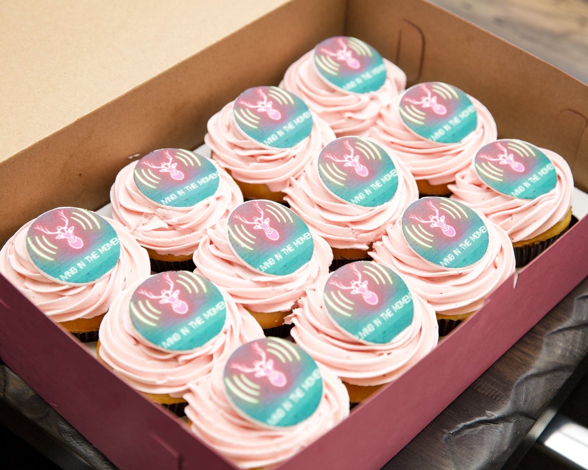 TLS_News's tweet photo. The icing on the cake... 🧁 We celebrated our podcast launch day with a sweet delivery from Hey Cupcake! 😍💚 #LivingInTheMoment #PathToCaribouCulture https://t.co/gllnLOAbWs