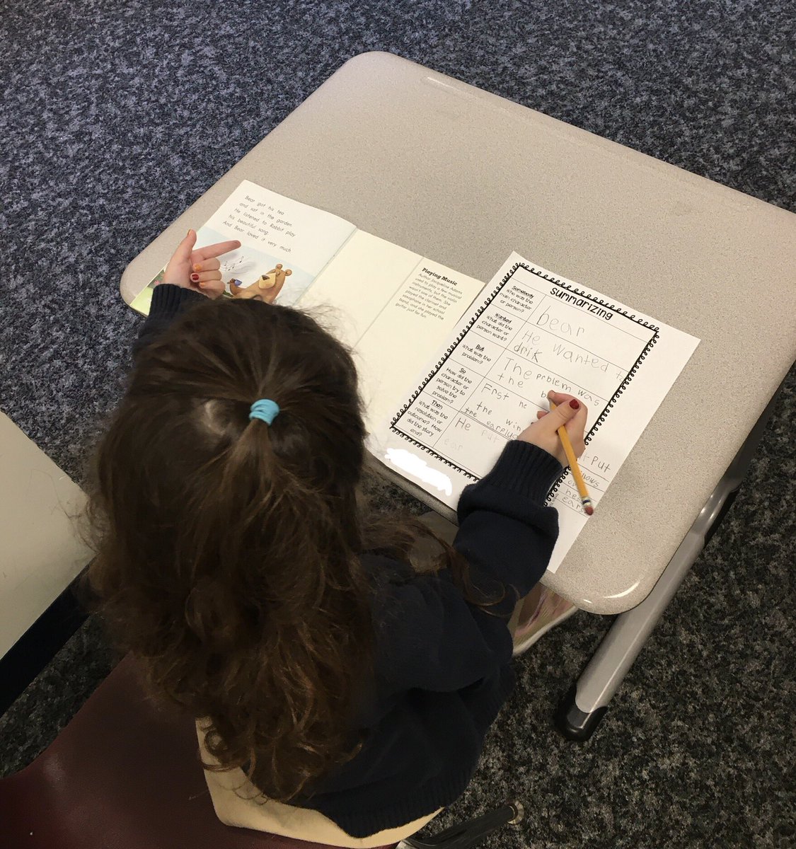 ELEteacherFRCS's tweet photo. Learning to refer back to the text! 📚 👏🏼 #FRCSfirstgraders @LuisSoriaFRCS @FoxboroughRCS https://t.co/Za1xqjwyJ4