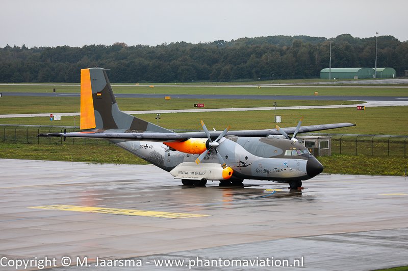 Phantomaviation's tweet photo. Auf Wiedersehen Transall.
For a moment the sun came out so all of us who came out to view the (most likely) last visit by a German Air Force Transall to The Netherlands could take a sunny photograph @VlbEindhoven
#goodbyetransall #retrobrummel #luftwaffe #ltg63 @EINairport https://t.co/hG9N3vrShw