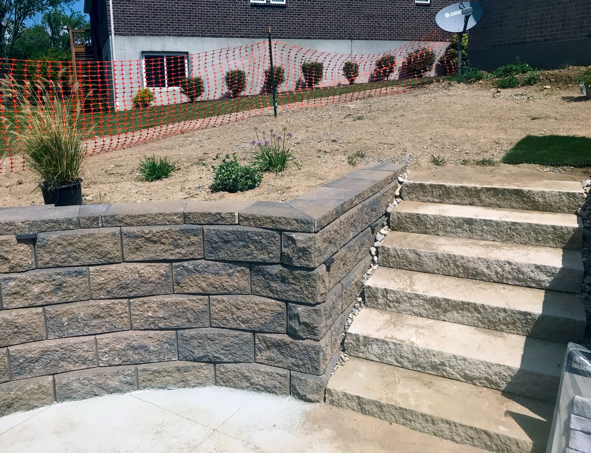 Evans_Group's tweet photo. There's still time to tackle those landscaping projects! - https://t.co/ikdExsZWkg https://t.co/i1EG6VjB81
