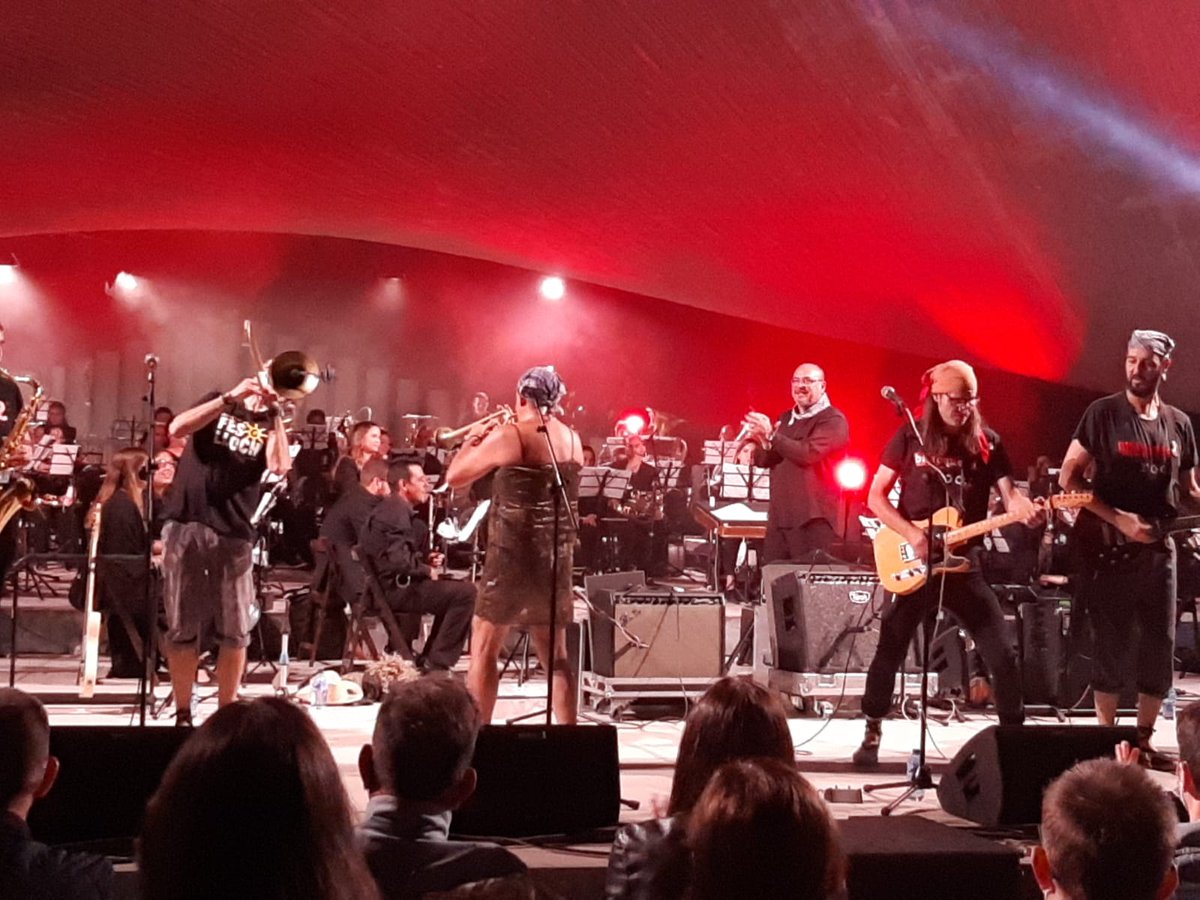 S_Musical_LaPaz's tweet photo. Ayer junto a bajoqueta sinfónica en San Vicente un espectáculo!! https://t.co/esdE15JHMe