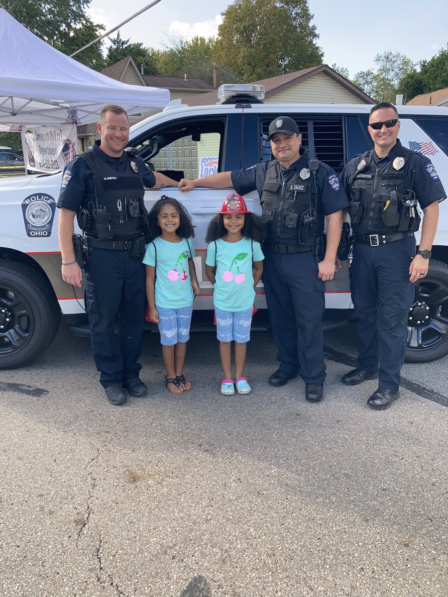 GroveportPolice's tweet photo. A few pics from our Apple Butter Day activities.  Our officers really enjoy this day celebrating Groveport’s history and getting to meet and visit with you all. https://t.co/oflROV6zYr